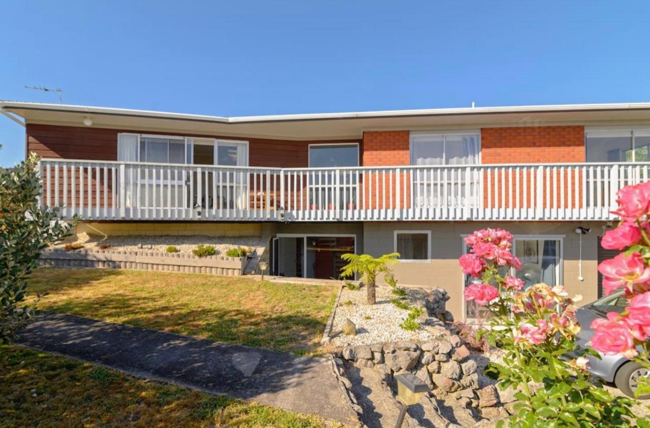 Spacious Utuhina Holiday House Роторуа Екстериор снимка
